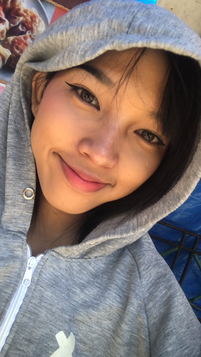 _ayummy_2's tweet photo. love my make up (no filter needed) https://t.co/rkMr72k0wd