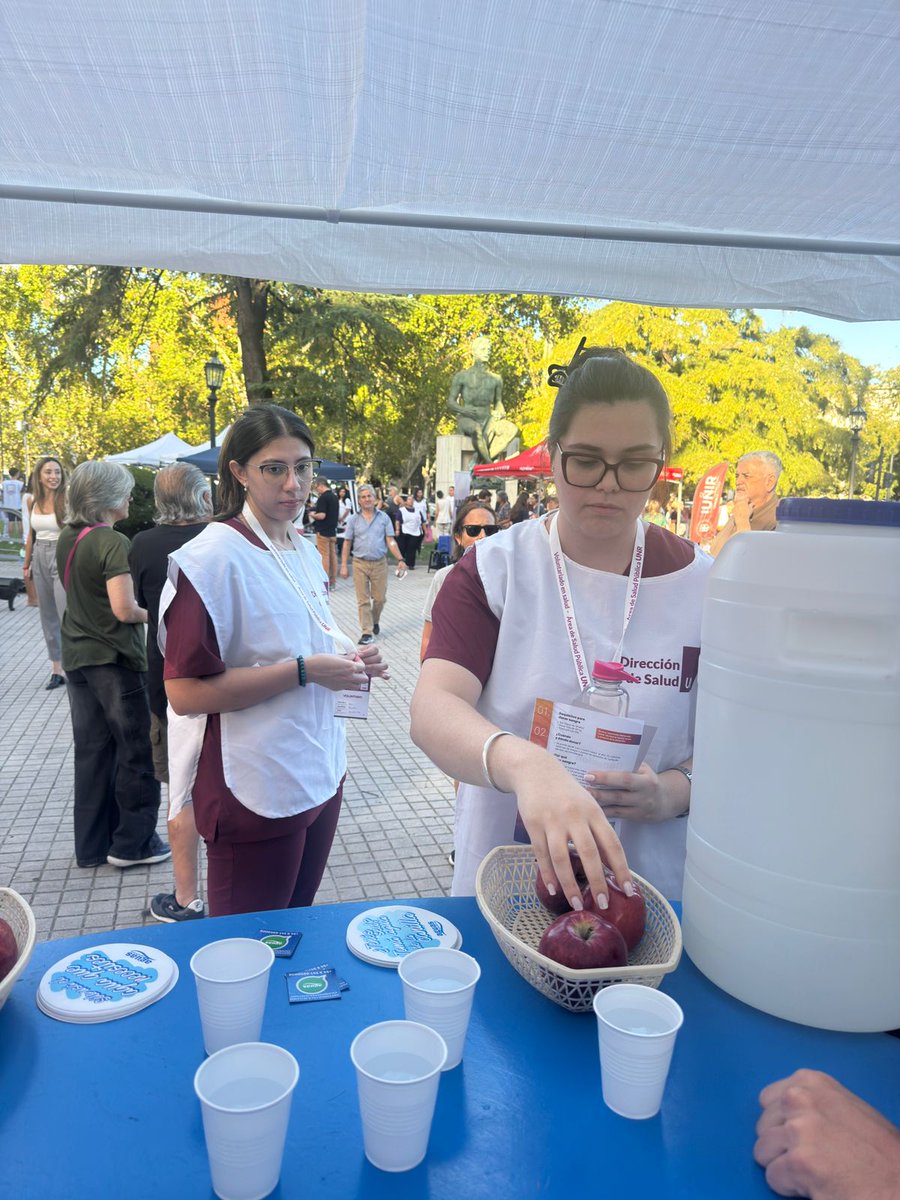 AguasSantaFe's tweet photo. 👨👧👧El programa Aguas educa estuvo presente en las actividades organizadas por el #CUDAIO para conmemorar el Día Mundial del Riñón.
🚰Acompañó con puestos de hidratación, la propuesta que se desarrolló en las ciudades de #Rosario y #SantaFe https://t.co/zmBinbw51j