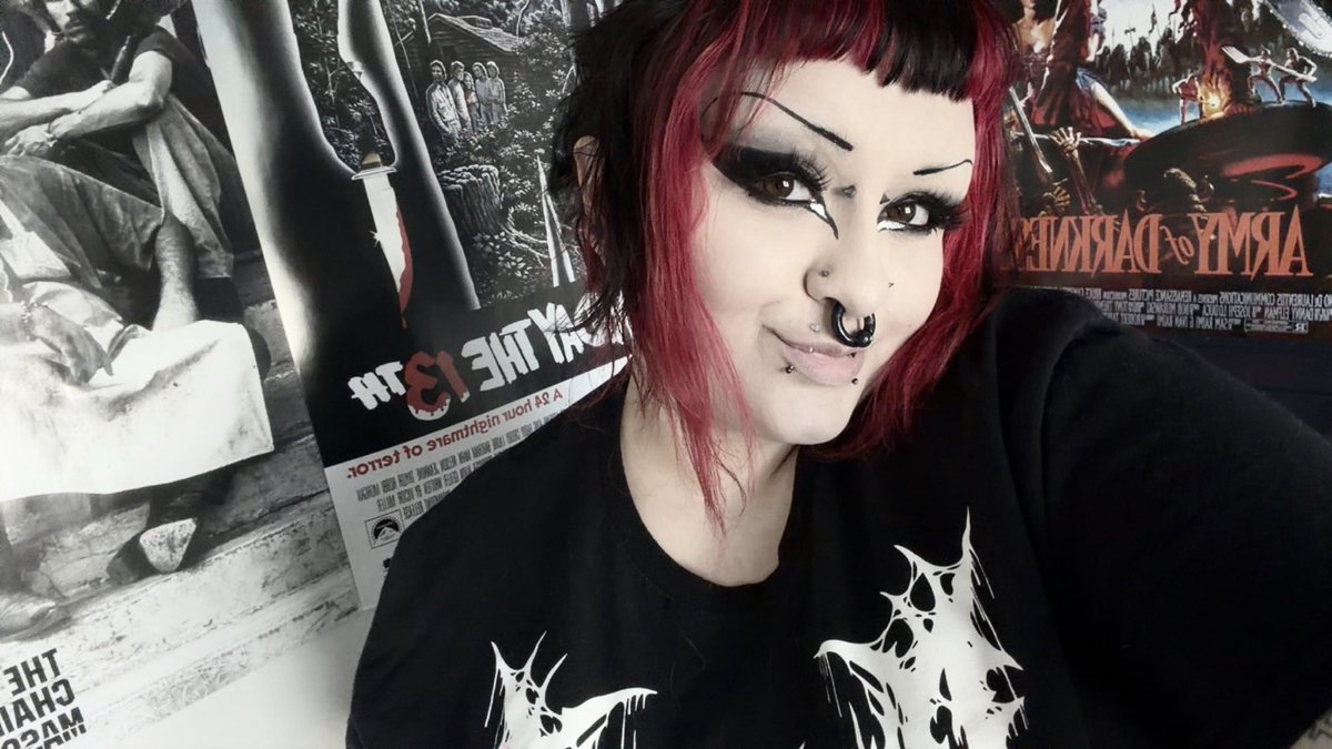 SpoiledBat__'s tweet photo. Happy Friday the 13th 🖤🥀 https://t.co/8Zf097hTEy