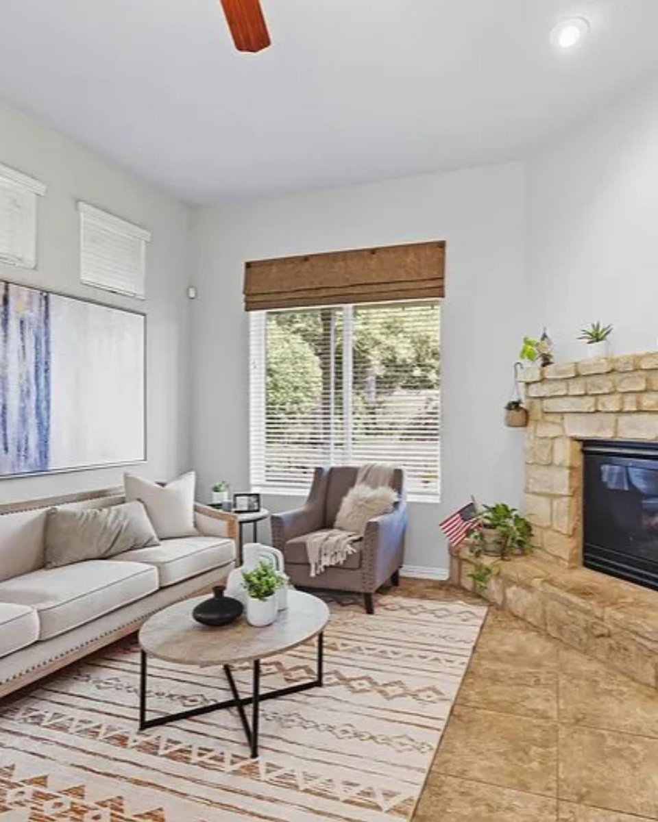 PBarloco's tweet photo. Price change to $575,000 for 4 bedrooms, 3.5 bathrooms, 3 car garage, and 3,275 square feet. The primary is on the main floor and the covered patio has an outdoor kitchen setup. This is a great price on the largest home for sale in Prospect Creek at Kinder Ranch. https://t.co/hvXDqeo80S