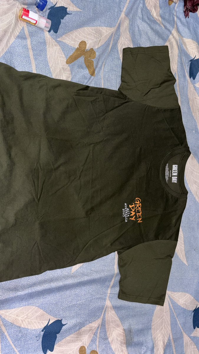 eekubasah's tweet photo. WTS / WANT TO SELL
Kaos Band Green Day Official Merch Tour 2025 Jakarta
Open price 1,2
Condi: New, belum pernah dipakai
Size: XXL (LD 56-58)

t. wts wtb green day greenday merch tshirt band https://t.co/6SinKV9cl4