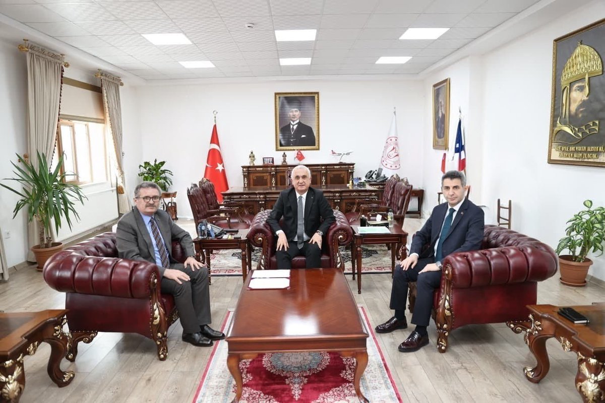 İlimizde Arıcılık Güçleniyor, Üretim Artıyor. 🐝 🐝 🧑‍🌾 🚍

Valimiz Sayın <a href="/Valiavnicakir/">Avni Çakır</a>’ın katılımlarıyla, yatırıma alınan 12,5 Milyon TL bütçeli “ Baldan Altın Kanatlar Projemizin ” protokolü imzalandı. Üretimin ve üreticinin yanındayız.

<a href="/ibrahimyumakli/">İbrahim Yumaklı</a> <a href="/TCTarim/">T.C. Tarım ve Orman Bakanlığı</a> <a href="/Valiavnicakir/">Avni Çakır</a>
