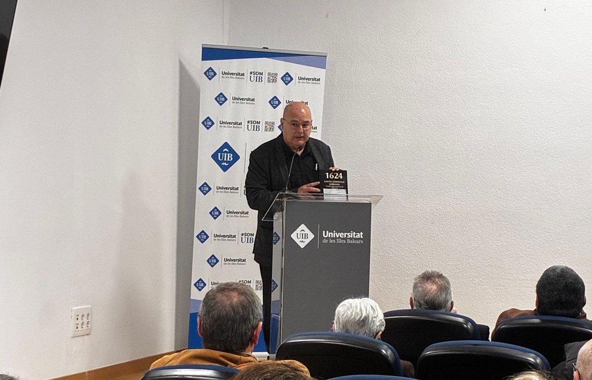 PresidenciaGOIB's tweet photo. 🇺🇾 La directora general de Relacions Institucionals i amb el Parlament, @XescaRamisPons, ha assistit a l’acte d’homenatge a Andreu Jaume Rovira, cònsol de l’Uruguai a Palma entre 1937 i 1968, que va fer donació a la UIB dels arxius consulars del seu país.

L’acte, celebrat a la @UIBuniversitat, ha inclòs una exposició i un vídeo 🎬 sobre aquests arxius, la presentació de tres llibres d’autors uruguaians i una conferència sobre la història del Consolat de l’Uruguai.