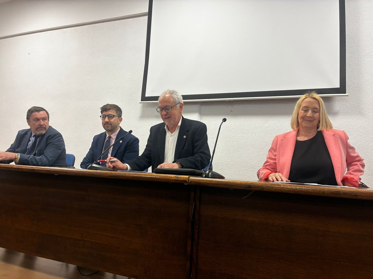 PresidenciaGOIB's tweet photo. 🇺🇾 La directora general de Relacions Institucionals i amb el Parlament, @XescaRamisPons, ha assistit a l’acte d’homenatge a Andreu Jaume Rovira, cònsol de l’Uruguai a Palma entre 1937 i 1968, que va fer donació a la UIB dels arxius consulars del seu país.

L’acte, celebrat a la @UIBuniversitat, ha inclòs una exposició i un vídeo 🎬 sobre aquests arxius, la presentació de tres llibres d’autors uruguaians i una conferència sobre la història del Consolat de l’Uruguai.