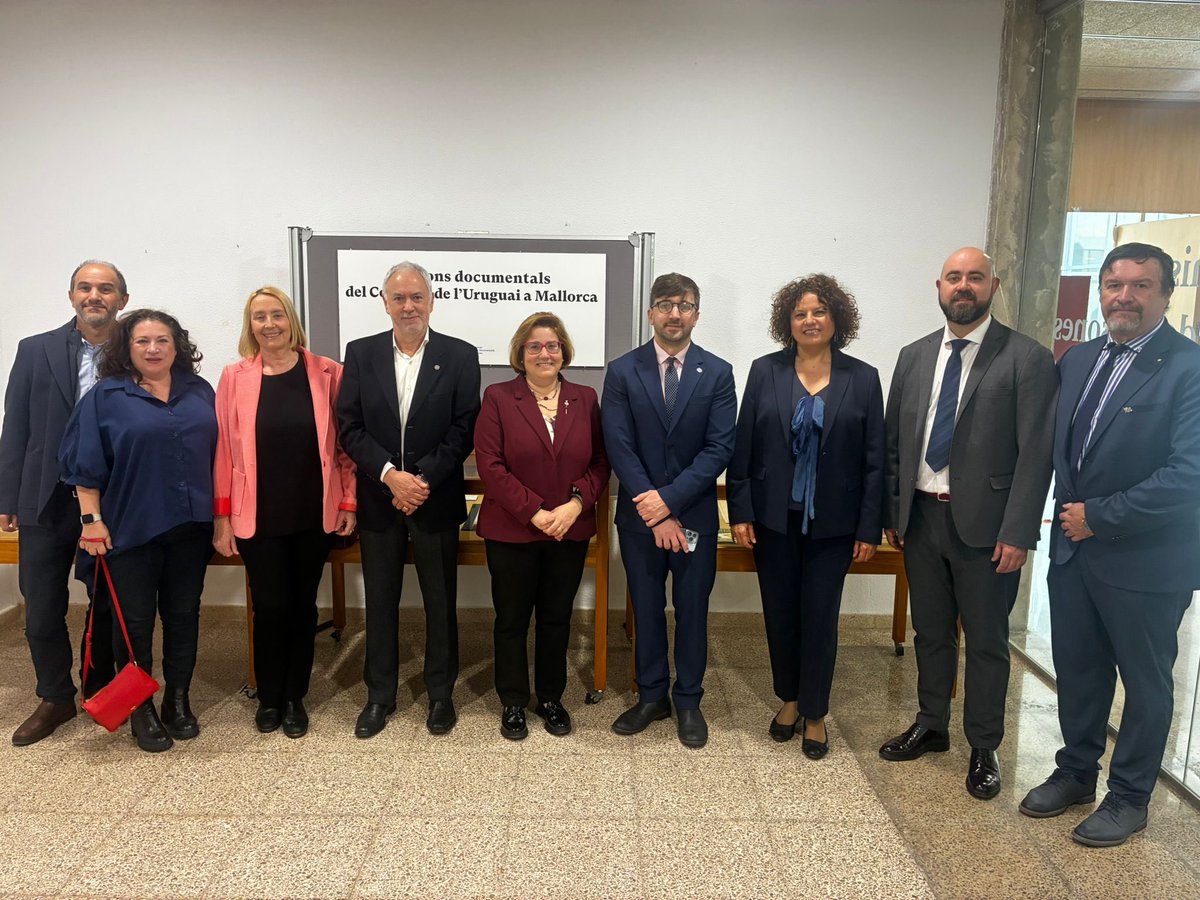 PresidenciaGOIB's tweet photo. 🇺🇾 La directora general de Relacions Institucionals i amb el Parlament, @XescaRamisPons, ha assistit a l’acte d’homenatge a Andreu Jaume Rovira, cònsol de l’Uruguai a Palma entre 1937 i 1968, que va fer donació a la UIB dels arxius consulars del seu país.

L’acte, celebrat a la @UIBuniversitat, ha inclòs una exposició i un vídeo 🎬 sobre aquests arxius, la presentació de tres llibres d’autors uruguaians i una conferència sobre la història del Consolat de l’Uruguai.