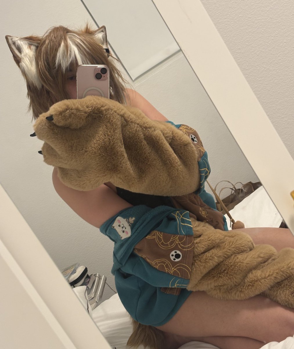 Jeipin1924's tweet photo. Do you like this pose, master? https://t.co/GwQZzywuLf
