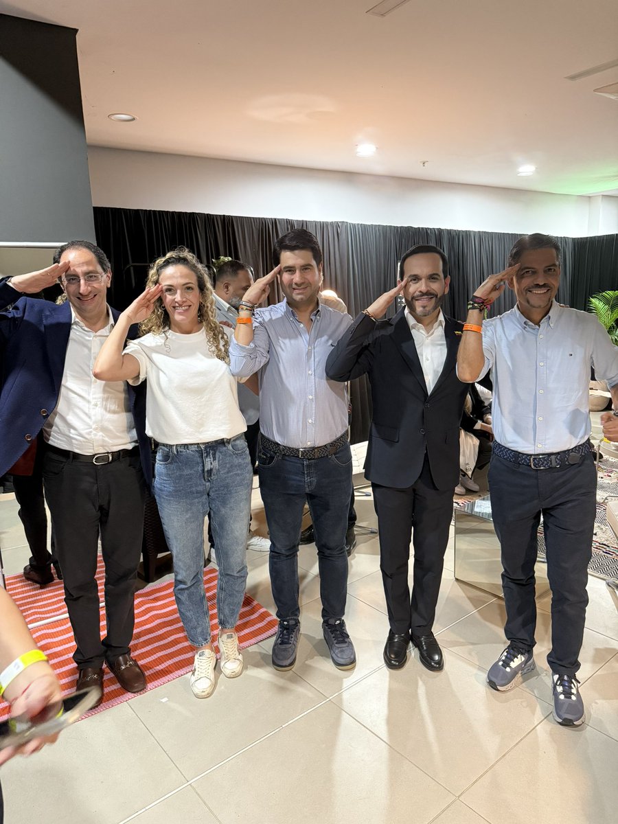 Acá estamos FIRMES POR LA PATRIA 

<a href="/ABDELAESPRIELLA/">Abelardo De La Espriella</a> <a href="/jrestrp/">José Manuel Restrepo Abondano</a>