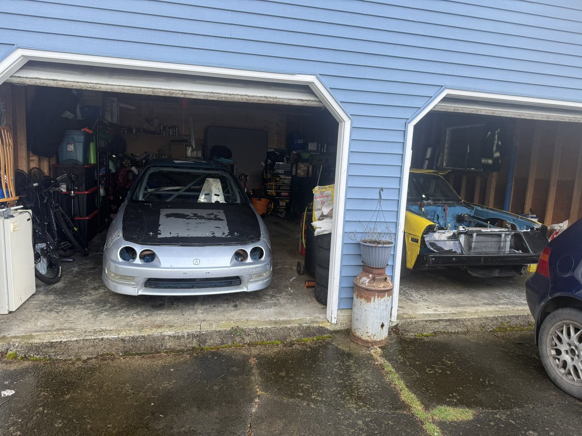 damer2431's tweet photo. @LandonHuffman @BrokenAntlerW @RamTrucks @racetrico @HuffmanRacing_ Have a great test! We’re not on track here in BC for another month. New cars are coming along though! https://t.co/9hIMOW9oN1