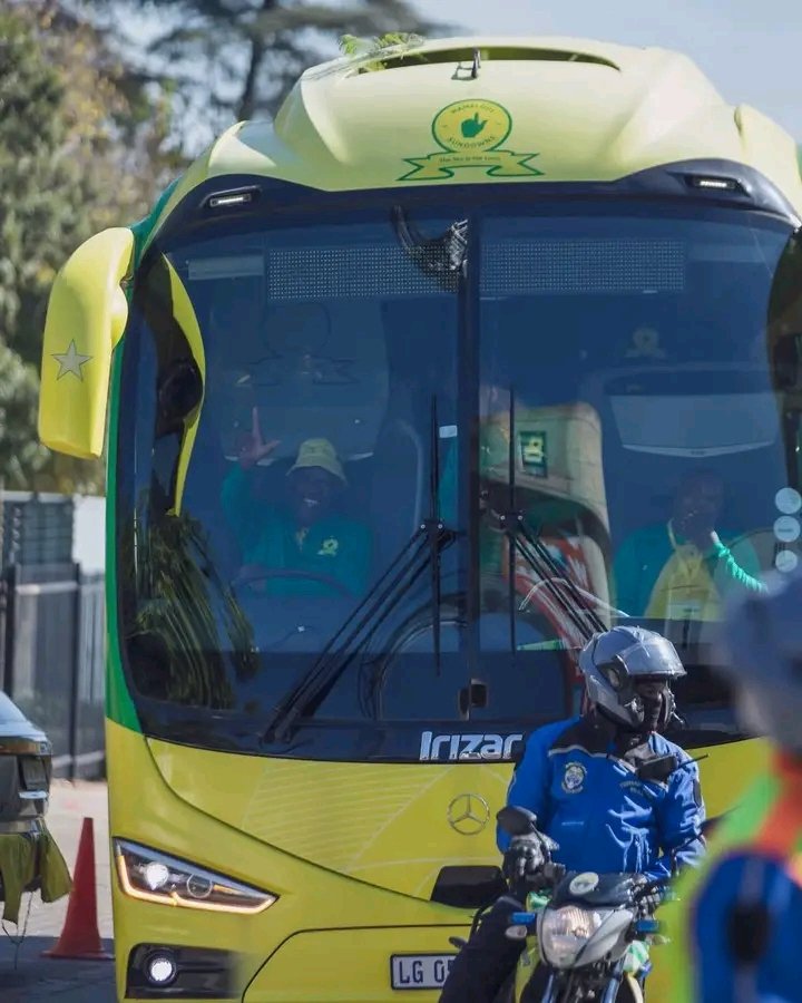 Sometimes pain comes in a yellow bus👆💛