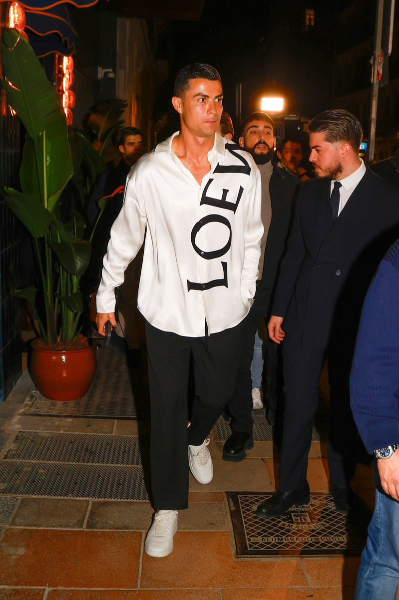 𝑂𝑙𝑦 tweet media