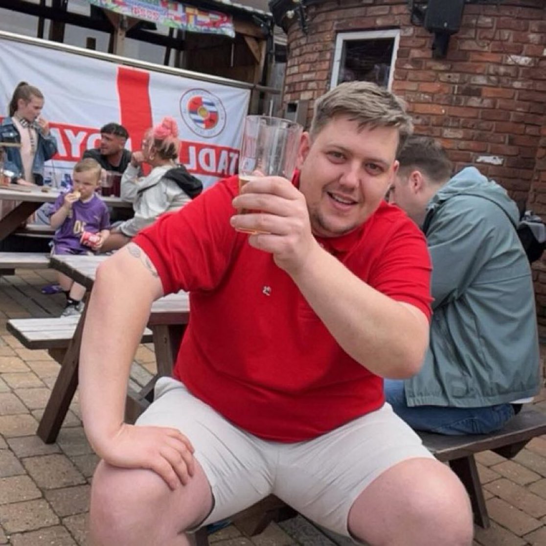 One of Reading’s most loyal fans has passed away

RIP Ryan Edgington

Tomorrow vs Plymouth Argyle there will be 1 minute applause for him in the 13th minute, will be missed by all his family, friends and the football community ❤️ 

#ReadingFC #pafc