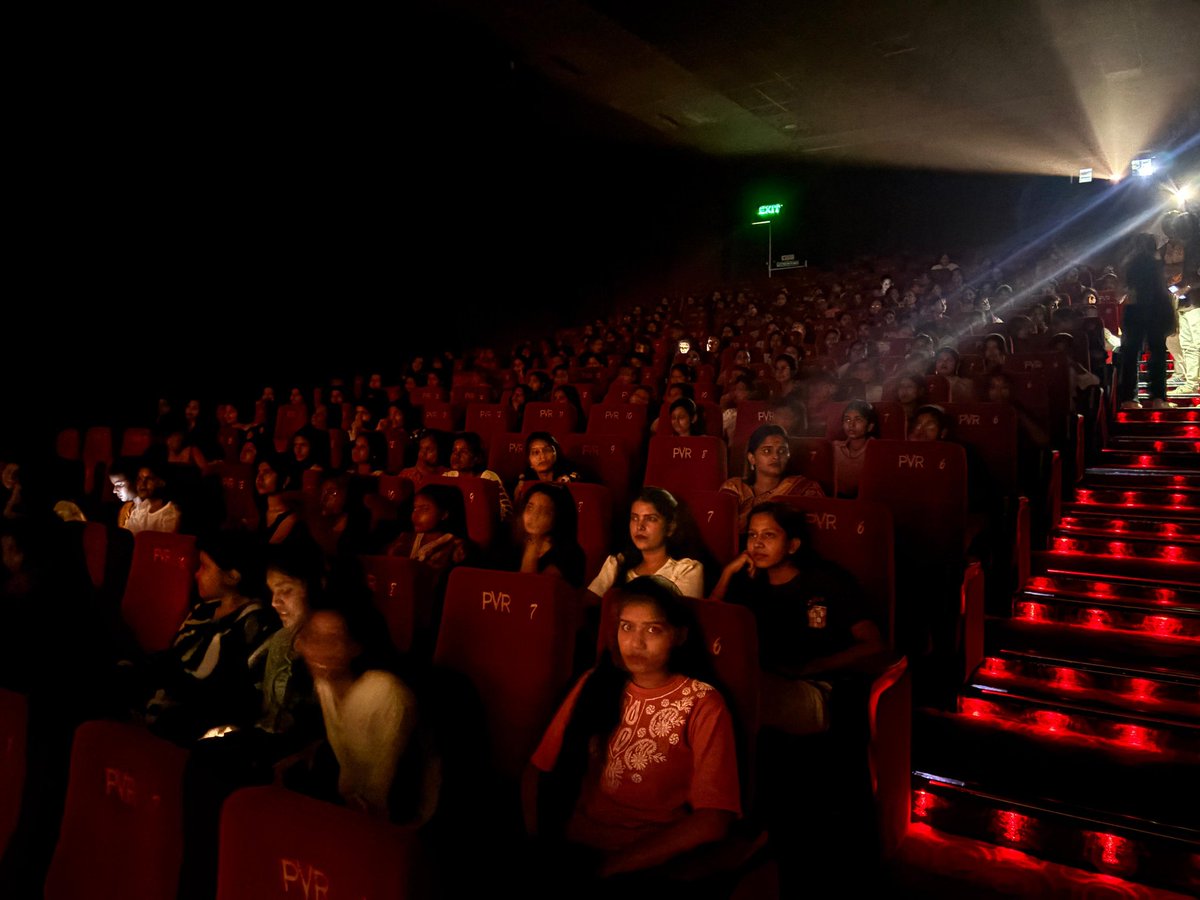 SenaAnjani's tweet photo. अंजनी पुत्र सेना ने कल 265 Ladkiyo और Guardian's को The Kerala Story 2 फ़िल्म PVR Avni Mall  Howrah में Special Screen उपलब्ध करा कर अपने बहन बेटी को सम्पूर्ण रूप से नि: शुल्क यह फिल्म दिखाई।

#KerelaStory2 #thekeralastory2incinemasnow #thekeralastoryreview #TheKeralaStory2 https://t.co/skzKnvrGHd