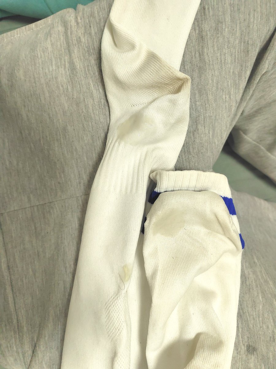 FuckMensSocks's tweet photo. 喷射足球袜。可惜太分散了，看着不多
#体育生s #体育生原味 #白袜臭脚 #足球袜 #袜控 https://t.co/u970hB3iRI