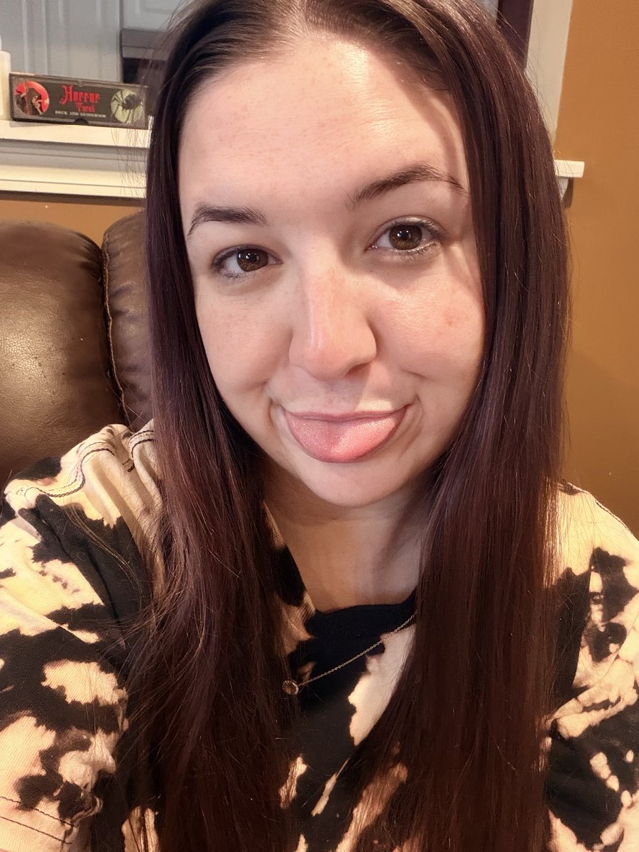 This little mommy is worn out. 😩