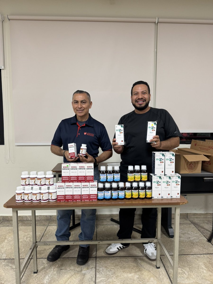 IvanCastroN1's tweet photo. Conectar personas con propósitos es algo que me mueve; gracias a Laboratorios Suizos por apoyar la noble labor que realiza el Ministerio Cristiano Policial de la PNC. 
#bendecidoparabendecir https://t.co/sYUVfmAQUF