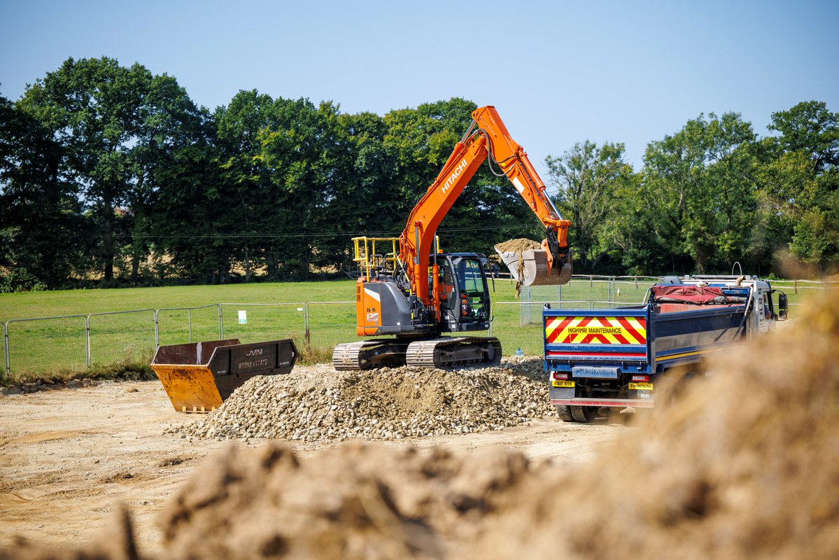 Hitachi Construction tweet media