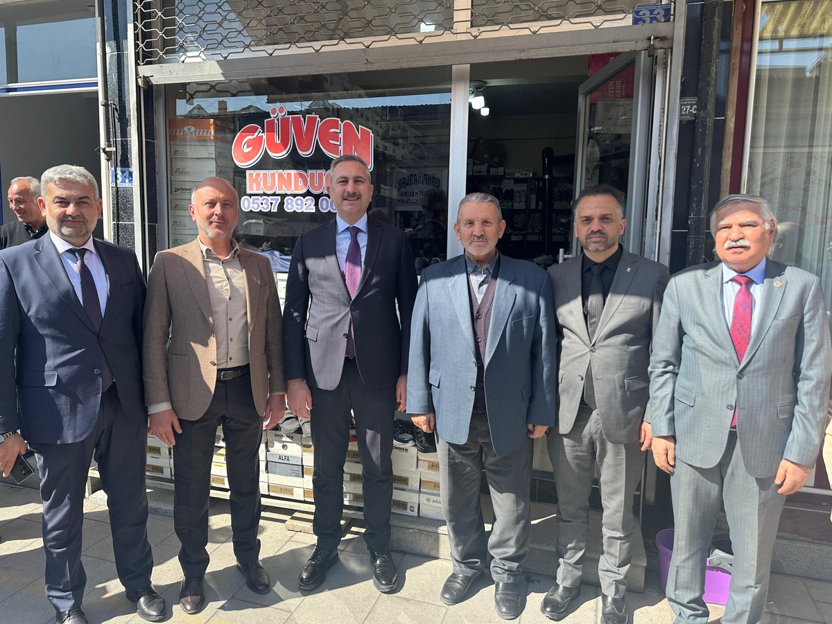 abdulhamitgul's tweet photo. Ereğli esnafımızı ziyaret ederek Ramazan’ın bereketini ve heyecanını paylaştık. 

​Samimi sohbetleri ve nazik karşılamaları için tüm esnaf kardeşlerime teşekkür ediyorum.
Rabbim kazancınızı bol, hanenizi huzurlu eylesin. https://t.co/1OHlSCGu7l