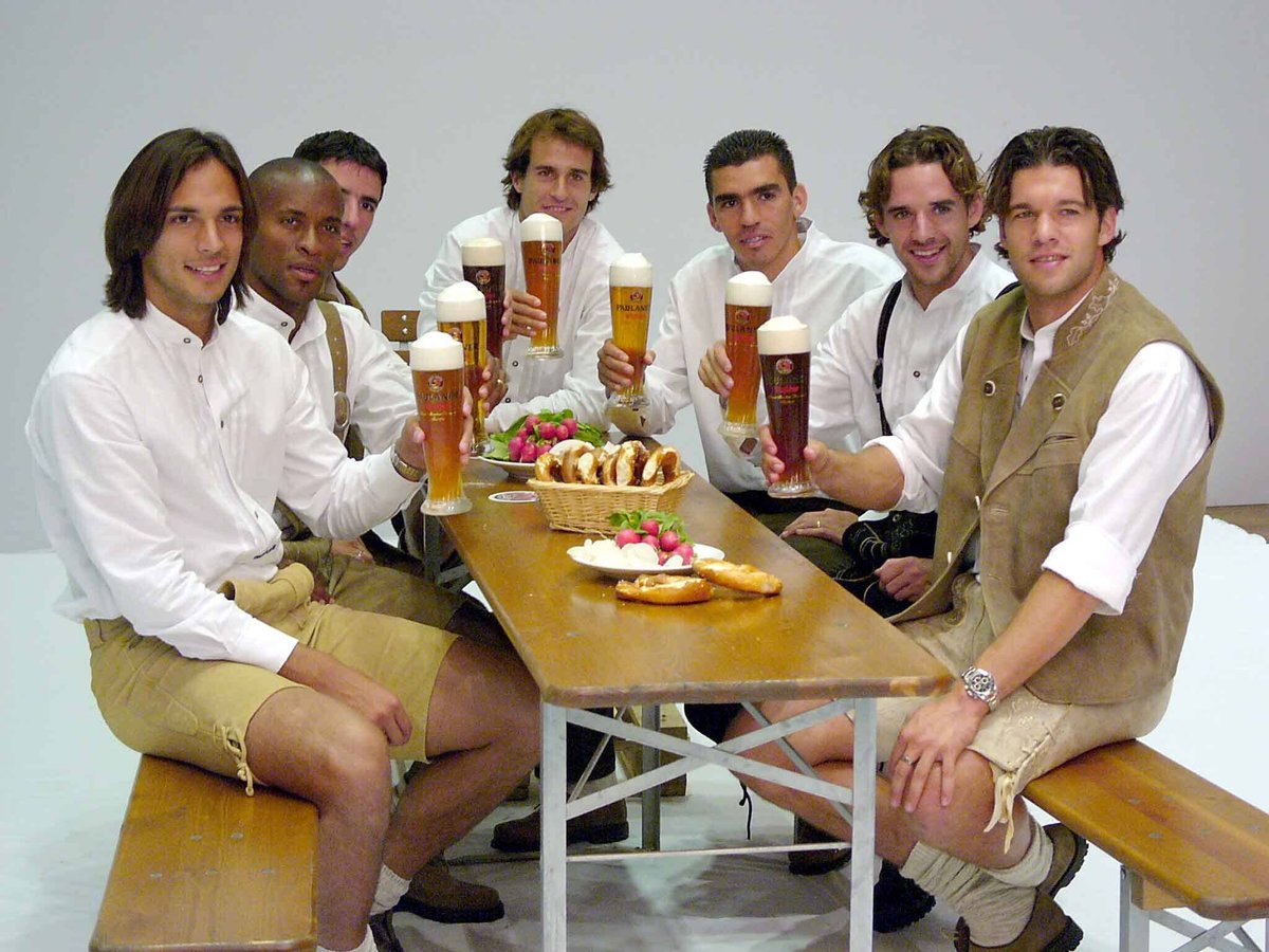 eldesmarque's tweet photo. 🇩🇪 Ir de cañas, versión Bayern de Múnich (2004)
 
¿Reconoces a todos los que están en la foto? https://t.co/DF2wHuB3wI