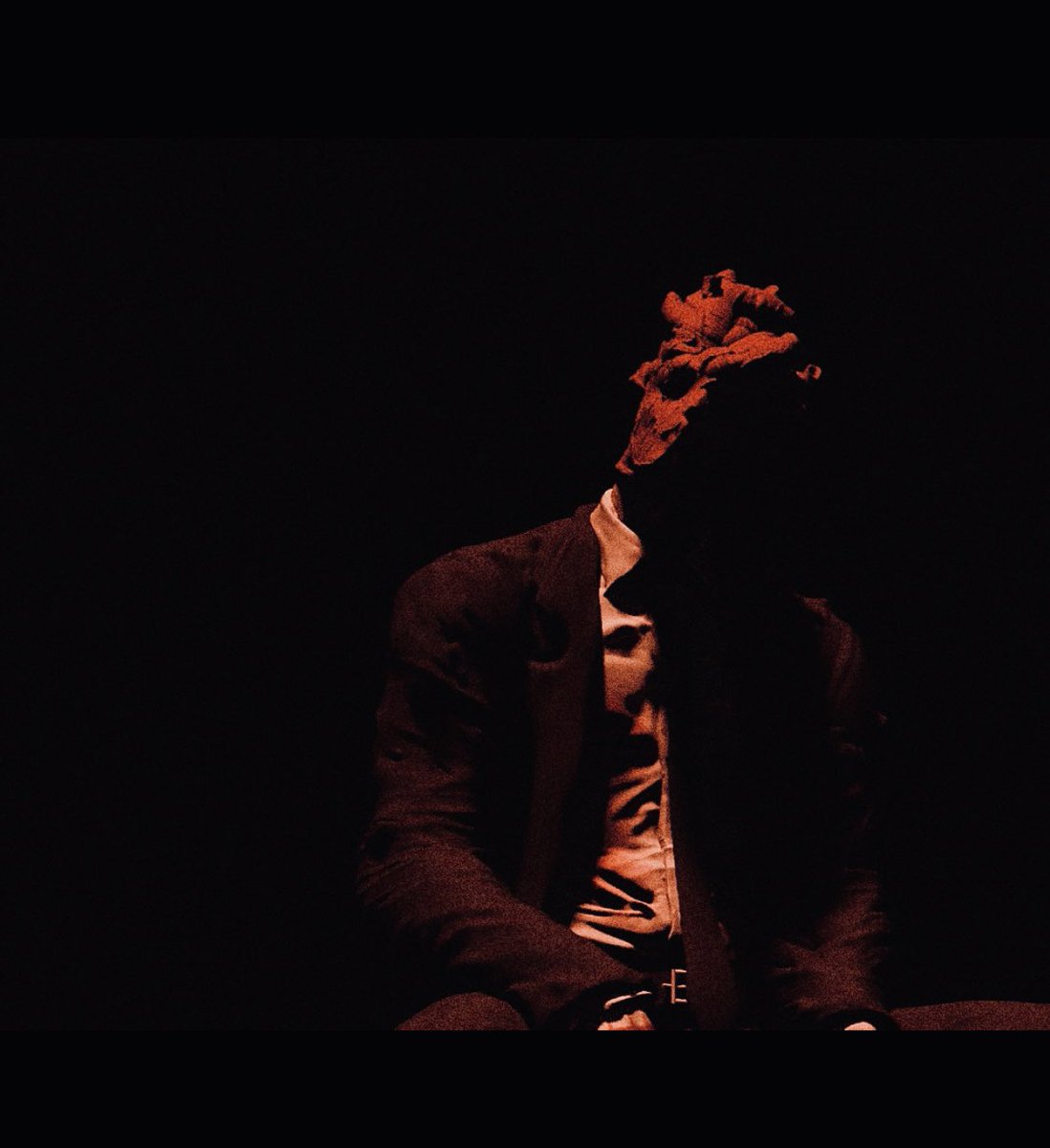 E monate tweet media