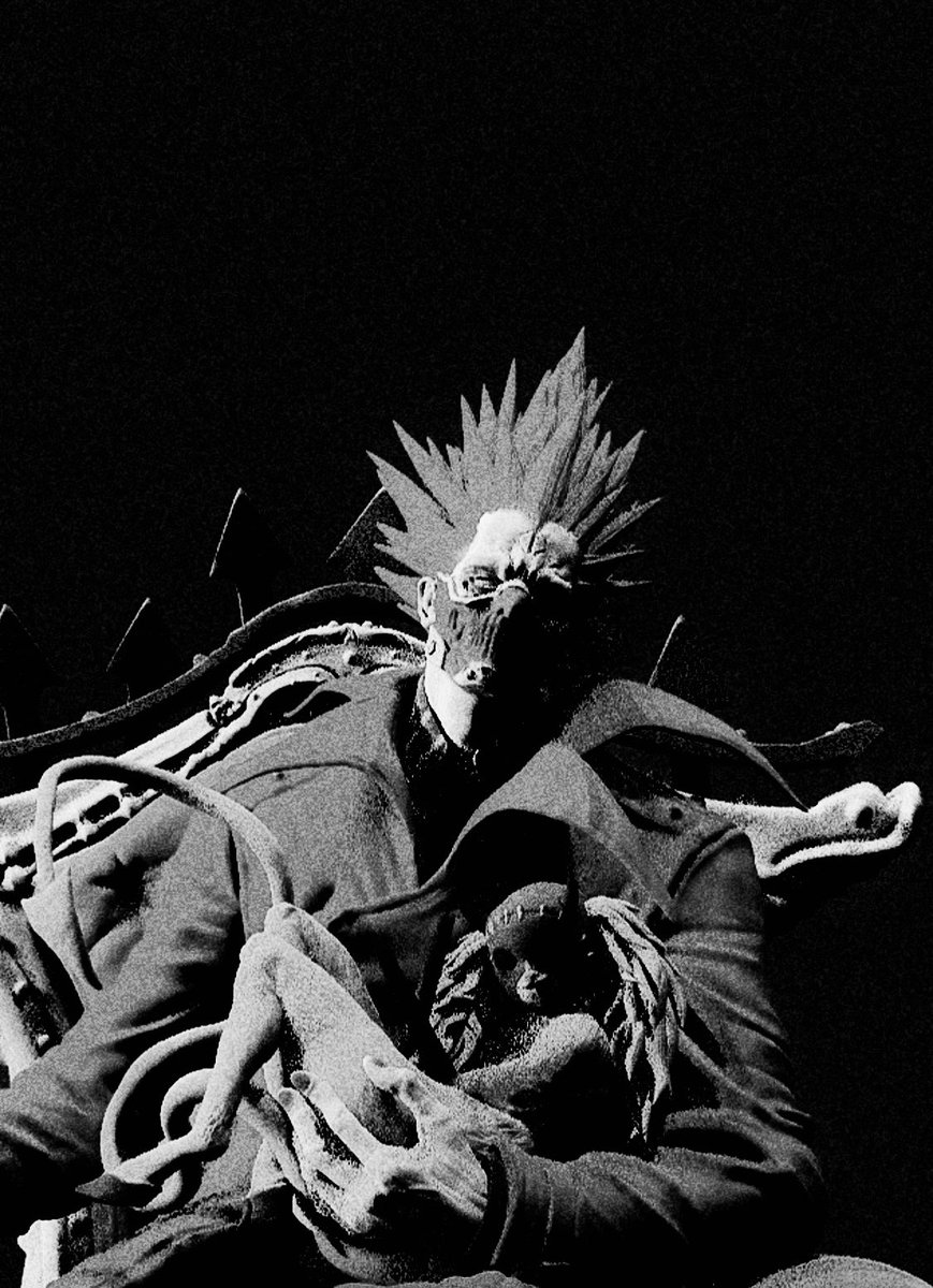 E monate tweet media