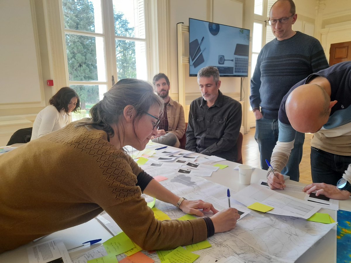 transicioeco's tweet photo. Primer seminari de llançament del projecte POCTEFA PYRE-NEIT per començar a treballar en les accions per protegir i valoritzar 🌌 el cel nocturn dels Pirineus.

#PNAltPirineu #PNAiguestortes #Pirineu365 #FGCTurisme https://t.co/b9W1bHfgkA