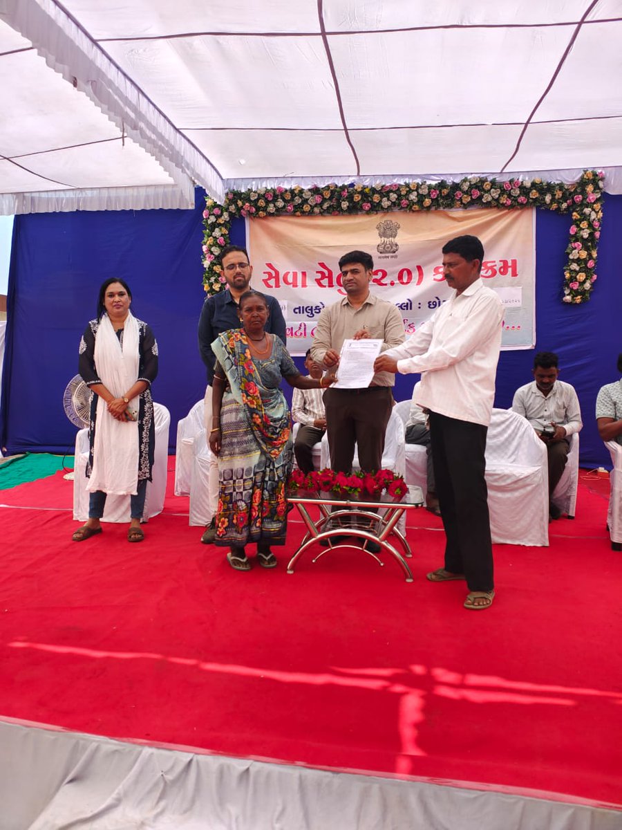 આજરોજ તાલુકો સંખેડા, જીલ્લો છોટાઉદેપુરના રતનપુર(ક) ગામ ખાતે સેવાસેતુ કાર્યક્રમ ખુલ્લો મુકવામાં આવ્યો અને ૪૩ ગામોનો સમાવેશ કરવામાં આવેલ છે.. <a href="/collectorcu/">Collector Chhotaudepur</a> <a href="/infocugog/">Info ChhotaUdepur GoG</a> <a href="/CMOGuj/">CMO Gujarat</a>