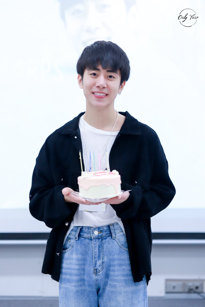 Only_YearPS tweet media