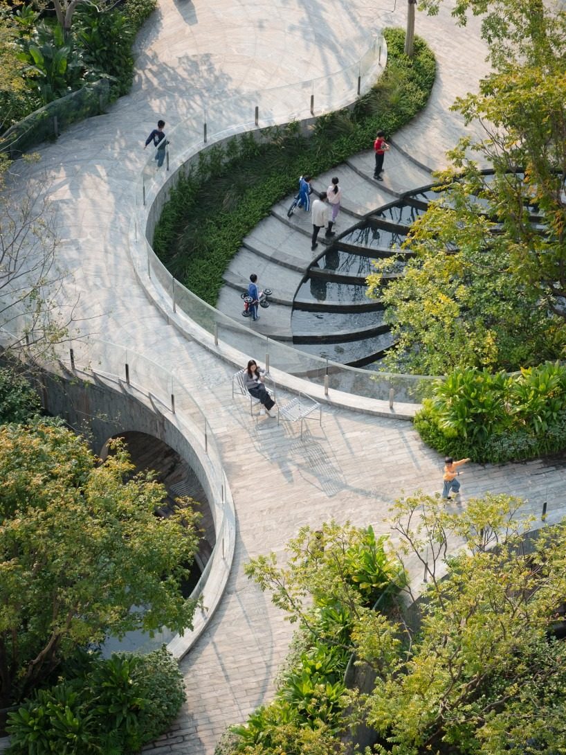 designboom's tweet photo. layered courtyard landscape reinvigorates community life in shenzhen housing development 🌱 https://t.co/G4lSjZOViJ https://t.co/HbYKmjrU3w