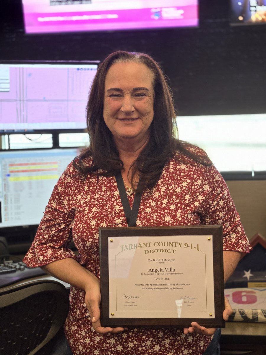 🎊 What a special day to celebrate Angela Villa from <a href="/GrandPrairiePD/">Grand Prairie Police</a>! 😍 She is retiring after ✨️29✨️ years of faithful service. Thank you, Angela, for your sacrifice for your community. You will be greatly missed. 🙂
#retirement #thingoldline #grandprairietx #dispatcher