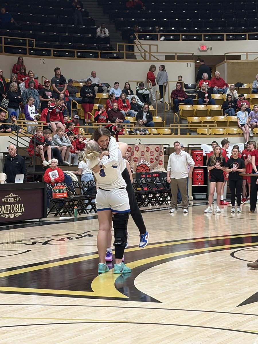 Sports in Kansas tweet media