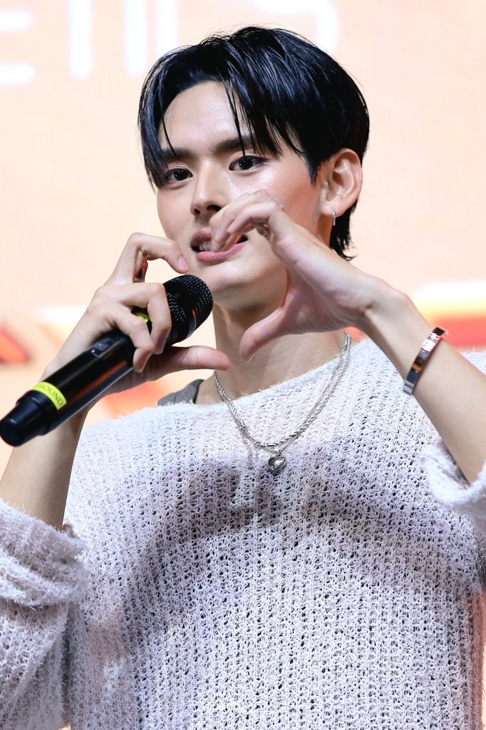 ก็มันชอบเธอไปหมด ชอบทุกๆอย่าง​ ชอบเธอมากกว่าใคร..

PERSES AT PRIME EXPO
#PRIMEwithPERSES
#NAY_PERSES #PERSES_TH #PERSES