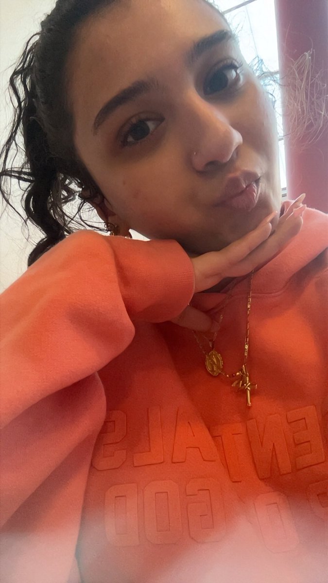 rubyfingoddess's tweet photo. bare face still beautiful 

findom cashcow humanatm whalesub https://t.co/33y29MHluL