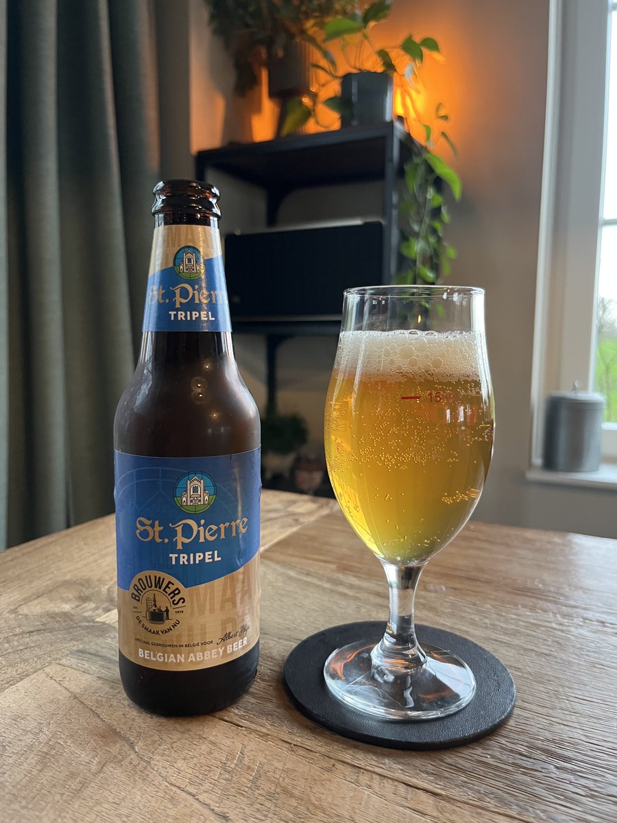 PhilipBuijck's tweet photo. #vrijmibo met een #StPierre tripel. Maak er een mooi weekend van! #boerenlandinboerenhand https://t.co/Db1UhrkPnt