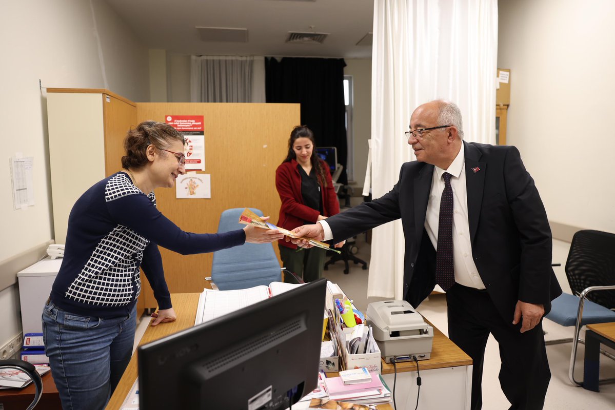 silebld's tweet image. Sağlık Çalışanlarımızın 14 Mart Tıp Bayramı’nı Kutladık 🩺

14 Mart Tıp Bayramı vesilesiyle ilçemizde görev yapan kıymetli sağlık çalışanlarımızı ziyaret ederek özverili çalışmalarından dolayı teşekkür hediyelerini takdim ettik, günlerini kutladık.