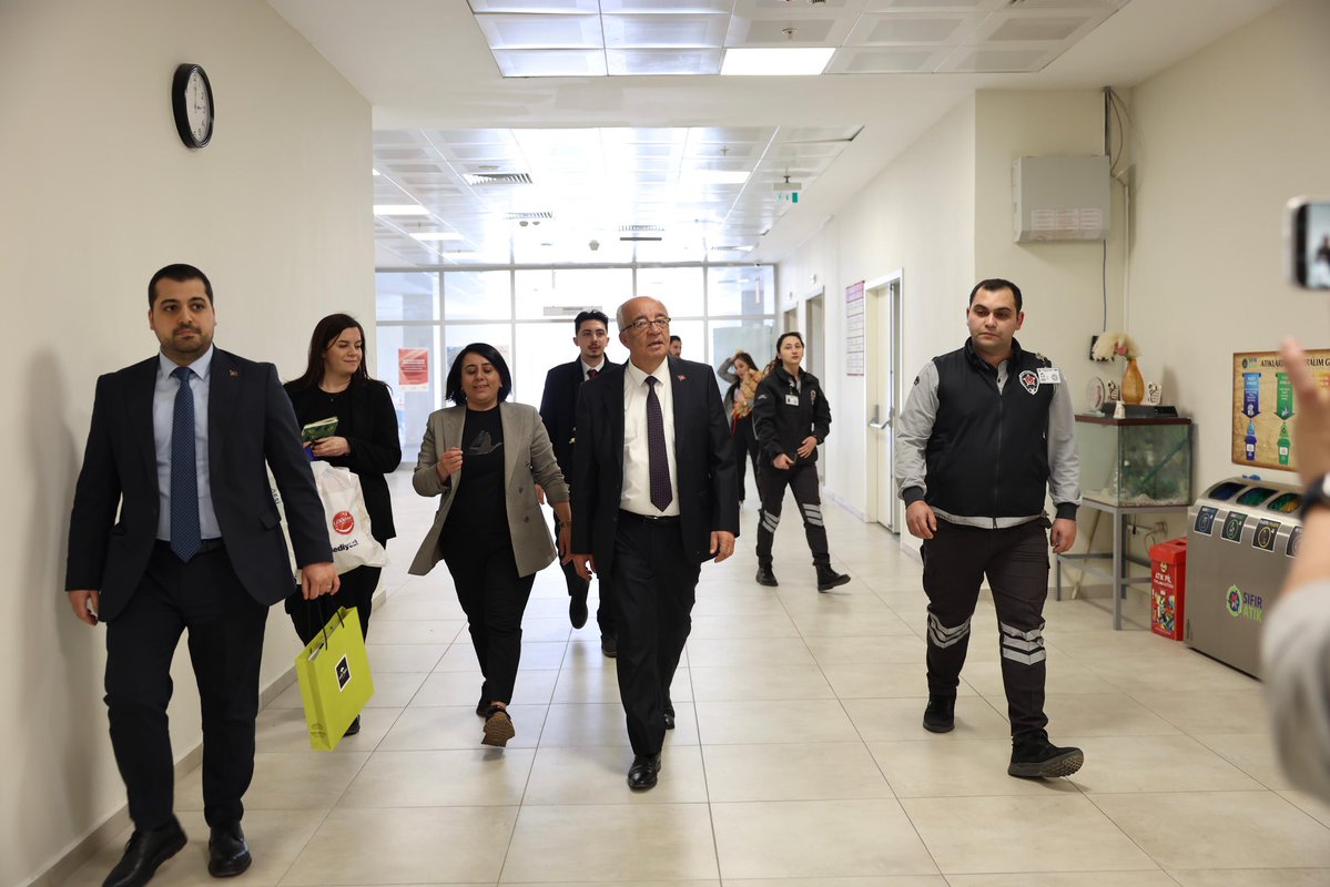 silebld's tweet image. Sağlık Çalışanlarımızın 14 Mart Tıp Bayramı’nı Kutladık 🩺

14 Mart Tıp Bayramı vesilesiyle ilçemizde görev yapan kıymetli sağlık çalışanlarımızı ziyaret ederek özverili çalışmalarından dolayı teşekkür hediyelerini takdim ettik, günlerini kutladık.