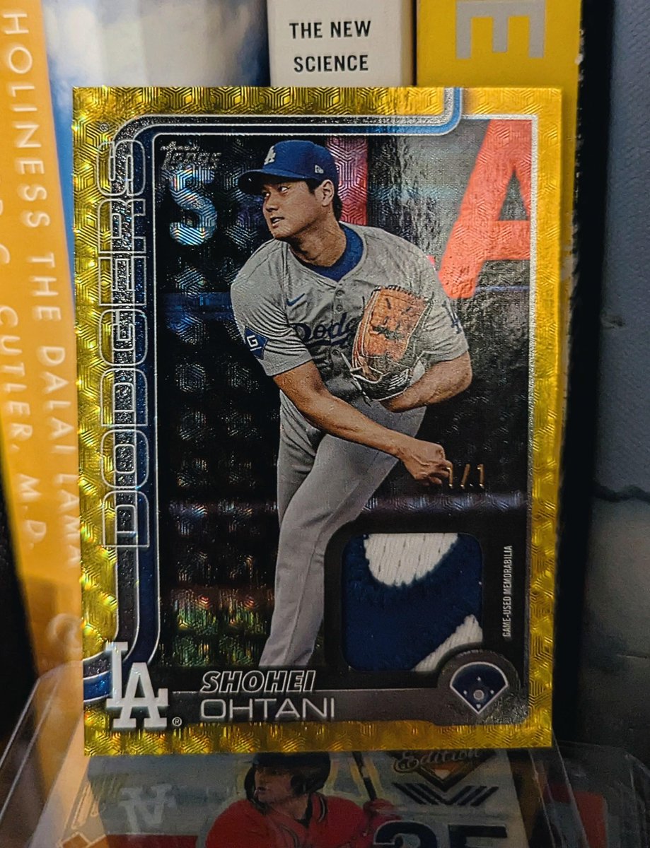 SickPullsHQ's tweet image. Shohei Ohtani 1/1 Real One Relic Foilfractor pulled from 2025 Series 2.

u/jedebartlet on Reddit
#BaseballCards #OneOfOne