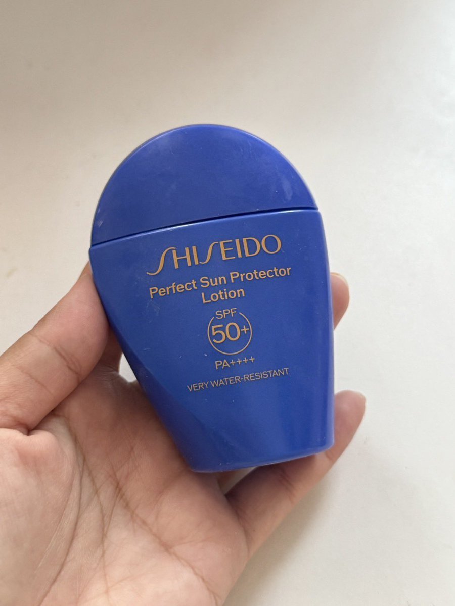 หลอดแบบนี้าีน้ำเงิน ขนาดใช้หมดแล้วยังไม่กล้าทิ้งหลอดเลย ดีปานนั้นแหละ กันแดดเป็นสิ่งที่จำเป็นเด้อ เป็นฝ้ามารักษาแพงกว่าทากันแดดหลายเท่าเลย

: s.shopee.co.th/1BHaCluB9E
: s.lazada.co.th/s.ZdTMDR?cc&t=…
.