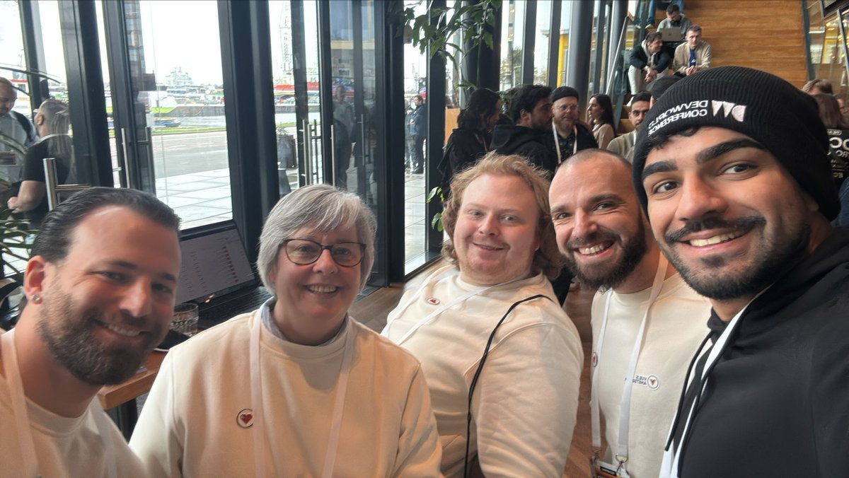 Vuejs Amsterdam tweet media