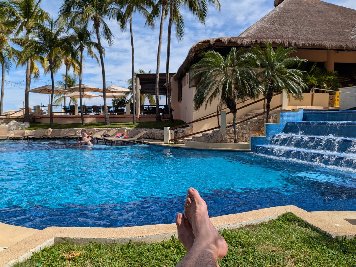 rdparra1's tweet photo. @jasonscheer @MizShelbyK I can confirm podcast works in Cancun, so no excuse not to listen. https://t.co/WTmrv4HDva