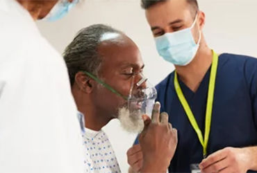 ClinOncNews's tweet image. Breathing easier? 🌬️ Inhaled heparin shows promise in seriously ill COVID-19 patients—halving the risk of intubation or death and improving lung function clinicaloncology.com/a/pzMBAA/t #COVID19Treatment #MedicalInnovation