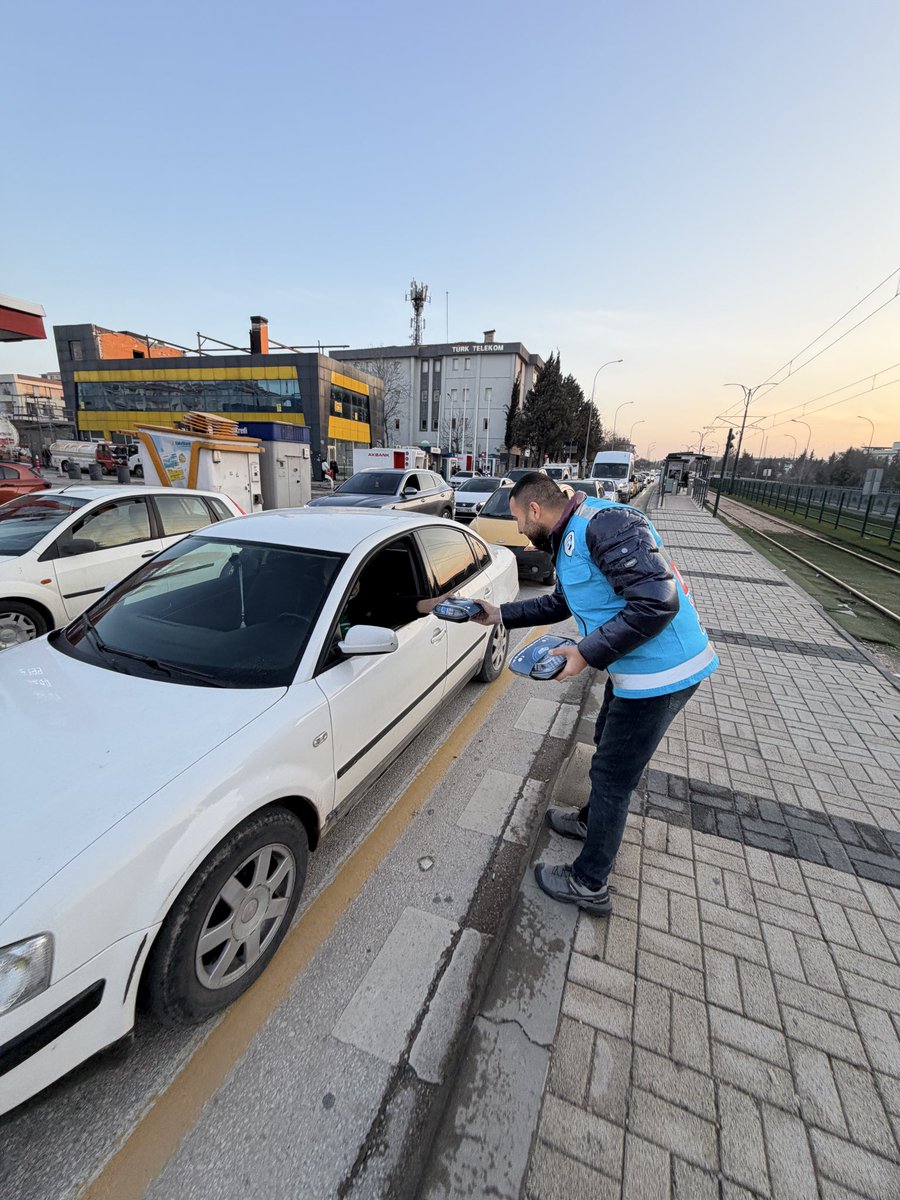 MikailPak27's tweet photo. AK Gençlik olarak “İftara 5 Kala” programımızla yollarda olan vatandaşlarımızın yanında olduk.

Ramazan; paylaşmak, hatırlamak ve gönüllere dokunmaktır.
Biz de bu bereketi hep birlikte yaşadık. 🌙

@avmustafadurmus 
@akgenclik27 
@TurkDevlet_27 https://t.co/WA3Rjyuc8S