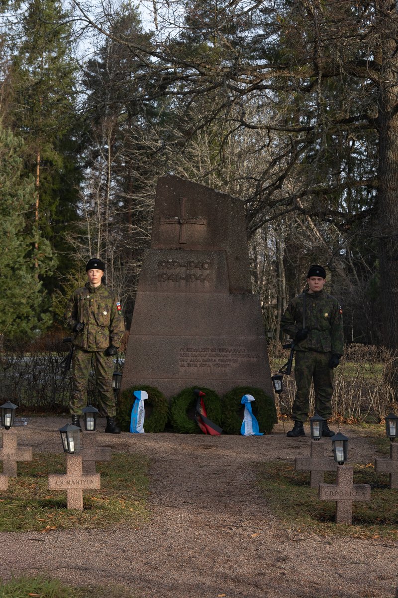 PanssariPR's tweet photo. Jääkäritykistörykmentti 110 vuotta! 🎉

JTR juhlistaa tänään perinnepäivänään taivaltaan kunnioittamalla jääkäritykkimiesten, Suomen jääkäreiden ja Panssariviestijoukkojen perinnettä.

Juhlallista päivää vietetään paraatikatselmuksen, ohimarssin ja seppeleen laskun merkeissä. https://t.co/Hck4WFNS34