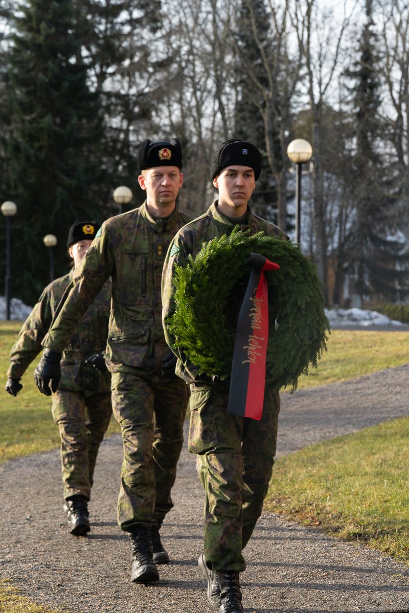 PanssariPR's tweet photo. Jääkäritykistörykmentti 110 vuotta! 🎉

JTR juhlistaa tänään perinnepäivänään taivaltaan kunnioittamalla jääkäritykkimiesten, Suomen jääkäreiden ja Panssariviestijoukkojen perinnettä.

Juhlallista päivää vietetään paraatikatselmuksen, ohimarssin ja seppeleen laskun merkeissä. https://t.co/Hck4WFNS34