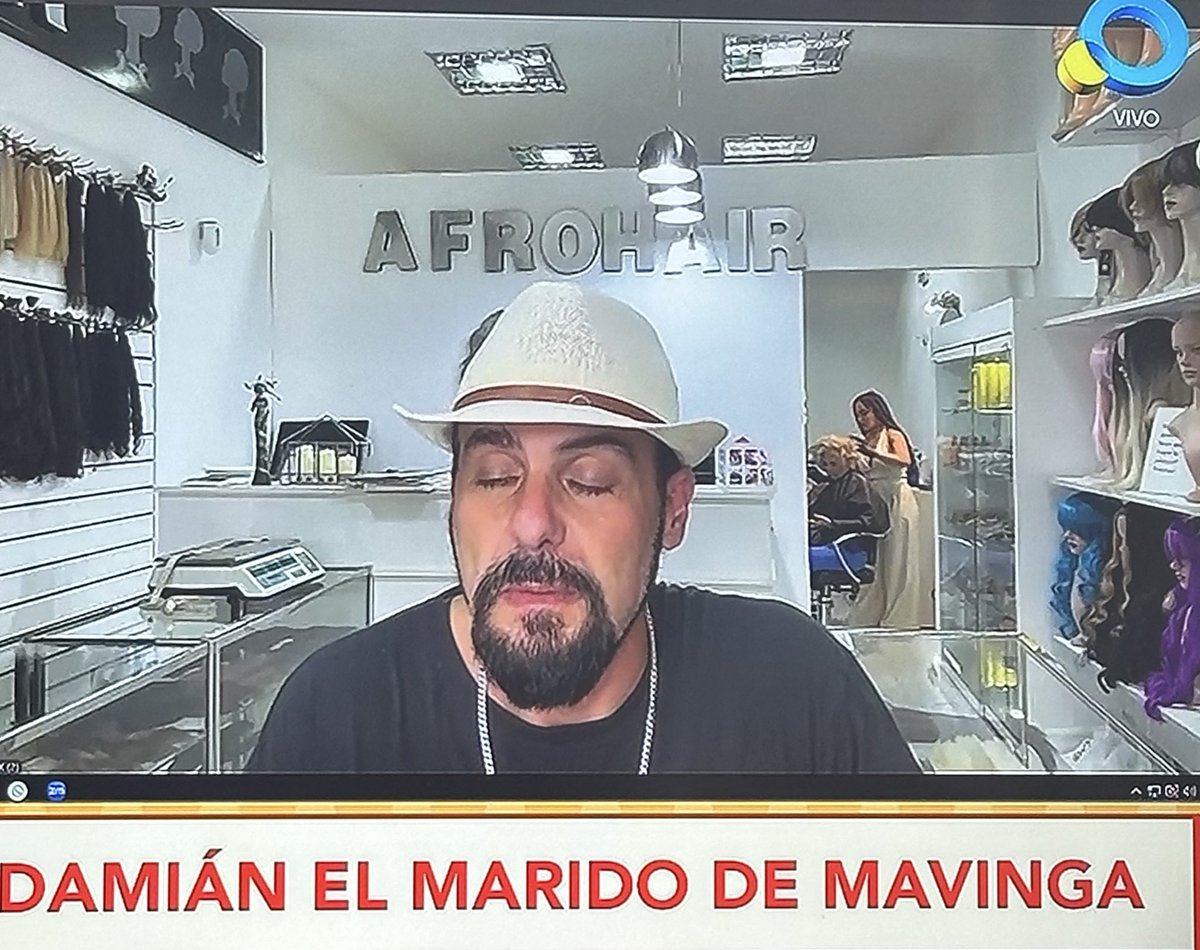 Ricdelsur's tweet image. Aprovechaban el racismo para promocionar su peluquería afro. 
#granhermano #mavinga #Carmiña