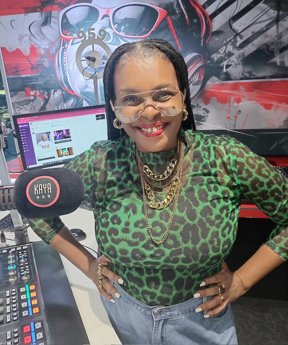 BeeSting tweet media