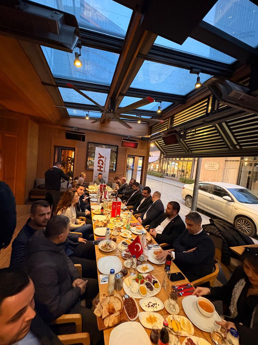 HDY Şirketler Grubu Yönetim Kurulu Başkanımız Sayın Hidayet Yıldırım’ın katılımlarıyla gerçekleştirdiğimiz iftar davetinde; merkez yönetim ekibimiz, genel merkez çalışanlarımız, şube yöneticilerimiz ve değerli davetlilerimiz aynı sofrada bir araya geldik.