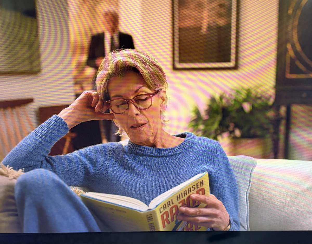 elkington64's tweet photo. Just started on S3 of #Shrinking &amp; I love that @VDOOZER managed to sneak in one of his ���heroes’ @Carl_Hiaasen as Julie’s book of choice https://t.co/hQX9R33MxE