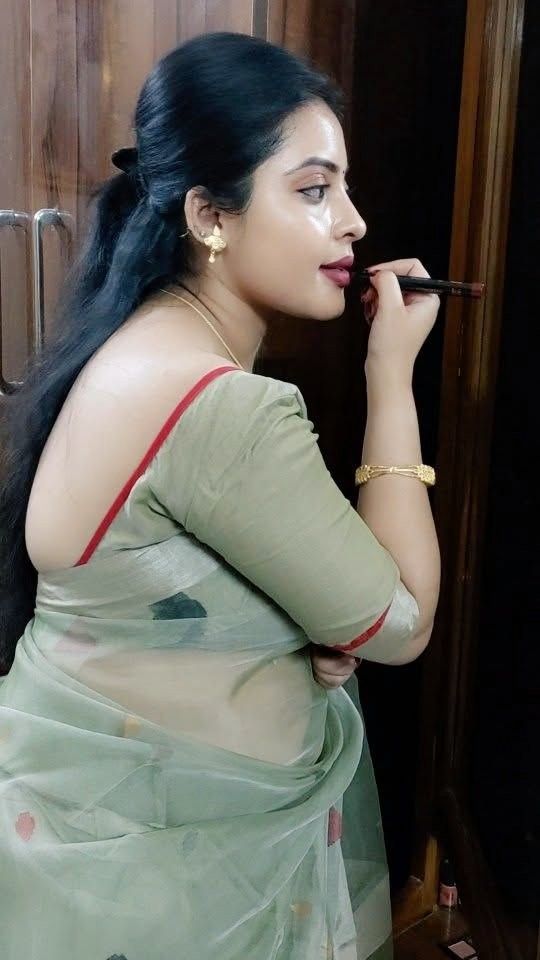 Pedalaku lipstick 💄 vesuko antadu.    Final ga notlo ne vestadu