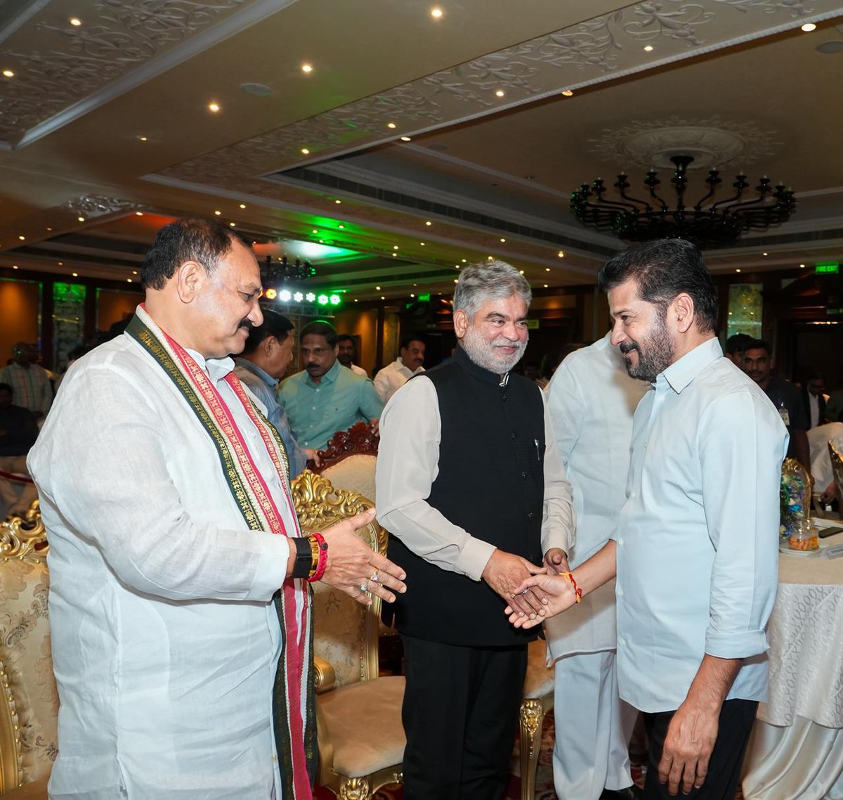 revanth_anumula's tweet photo. హైదరాబాద్ నగర నాగరికత, సాంస్కృతిక వారసత్వాన్ని భవిష్యత్తు తరాలకు అందించాలన్న సంకల్పంతో, మురికి కూపంగా మారిన మూసీ నదిని పునరుజ్జీవింప చేయాలన్న గొప్ప తలంపుతో, మూసీ దిగువన ఉన్న ఉమ్మడి  నల్గొండ జిల్లా ప్రజల కాలుష్య వెతలకు శాశ్వత పరిష్కారం ఇవ్వాలన్న మానవత్వంతో ప్రజా ప్రభుత్వం ప్రతిష్ఠాత్మక “మూసీ పునరుజ్జీవం - రివర్ ఫ్రంట్ డెవలప్మెంట్” ప్రాజెక్టు తలపెట్టింది.  

ఈ ప్రాజెక్టు పై కొందరు వ్యక్తులు, ప్రతిపక్ష పార్టీల నాయకులు అసత్యాలు, అర్ధ సత్యాలతో ప్రజలను గందరగోళానికి గురిచేస్తున్న నేపథ్యంలో పవర్ పాయింట్ ప్రజెంటేషన్ ద్వారా ప్రజలకు వాస్తవాలు వివరించే ప్రయత్నం చేశాం.

ప్రముఖులు, పర్యావరణవేత్తలు, మీడియా ప్రతినిధులు, ప్రజా సంఘాల సమక్షంలో ప్రభుత్వ విజన్ ను, వాస్తవ అంశాలను స్పష్టంగా తెలంగాణ సమాజం ముందు ఆవిష్కరించాం. 

ఈ రోజు “MUSI INVITES”  పేరుతో 
కార్యక్రమం నిర్వహించి మా ఆలోచనను సమాజం ముందు పెట్టాం. మూసీ పునరుజ్జీవం ఇప్పుడు ఛారిత్రక అవసరం. మా ప్రభుత్వం ప్రజలను నొప్పించి, పేదలను ఇబ్బంది పెట్టి ఏ పని చేయదు. ప్రతి అభివృద్ధి వెనుక కొంత మందికి ఇబ్బంది కలగడం సహజం. ఆ ఇబ్బందులకు పరిష్కారం చూపించడానికి మేం సిద్ధంగా ఉన్నాం. ఆ పరిష్కారం పై ఎవరు సలహాలు, సూచనలు ఇచ్చినా తీసుకోవడానికి మేం సిద్ధం.

మూసీ పరీవాహకంలో మురికి వాడల్లో పేదలు ఆత్మగౌరవాన్ని వదులుకుని బతకాలా!? వారు స్వచ్ఛమైన, ఆరోగ్యవంతమైన వాతావరణంలో జీవించాలన్నది మా ఆకాంక్ష. నది పునరుజ్జీవనంతో పాటు, పేదలకు ఆత్మగౌరవంతో కూడిన పునరావాసం కల్పించడానికి సిద్ధం గా ఉన్నాం. 

మూసీ ప్రక్షాళన విషయంలో ప్రజల్ని ఆందోళనకు గురిచేసేలా కొంతమంది ఉద్దేశ పూర్వకంగా, మరికొందరు అసంపూర్ణ సమాచారంతో అర్ధసత్యాలను ప్రచారం చేస్తున్నారు.

అధికారాన్ని కాపలాదారుగా వినియోగిస్తాం తప్ప, ప్రజలపై ఆధిపత్యం చెలాయించడానికి కాదు అనేది మా ప్రభుత్వం నమ్ముతుంది.

చరిత్ర నుండి పాఠాలు నేర్చుకుని, భవిష్యత్ కు ప్రణాళికలు వేసుకోవడం విజ్ఞుల లక్షణం. మూసీ విషయంలో రాజకీయాలకు అతీతంగా అందరూ సహకరించాలి. అందరి సహకారంతో ఈ ప్రాజెక్టును పూర్తి చేసుకుందాం.

#MusiRejuvenation
#MusiRiverfront
#Hyderabad
#CleanMusi
#TelanganaDevelopment