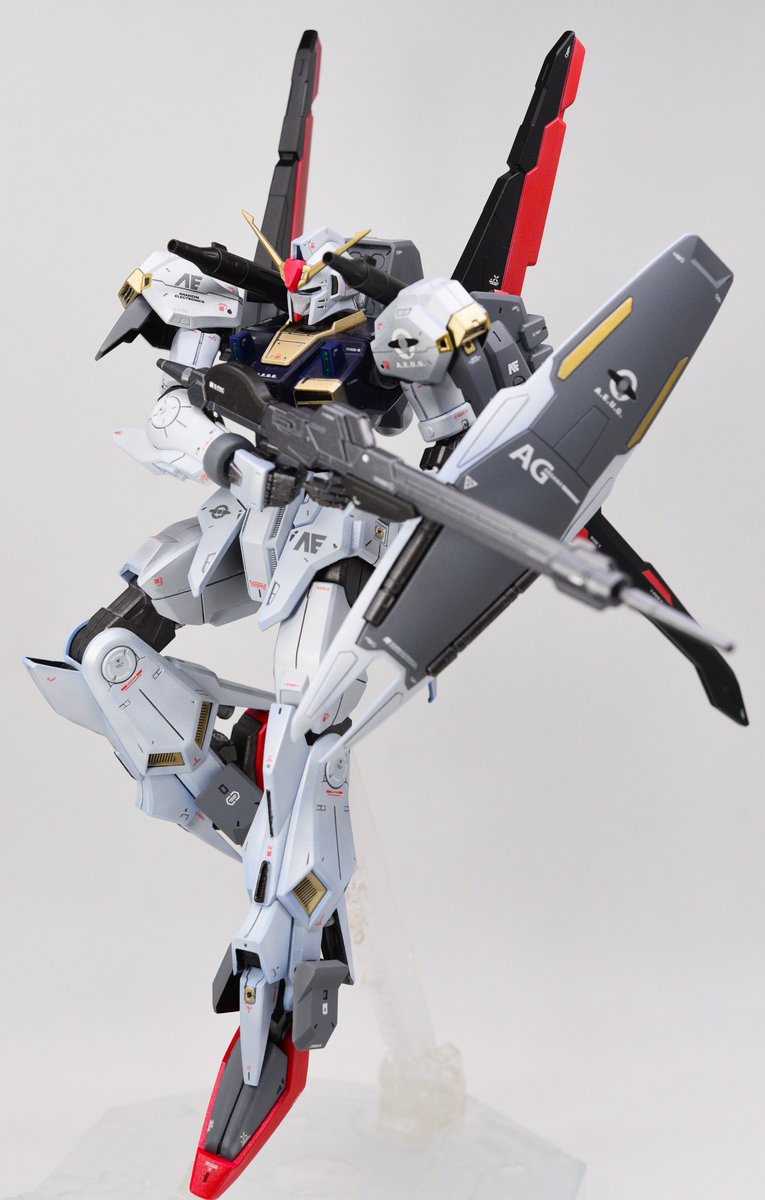 #これを見た人は塗装前と塗装後を貼れ 
RE1/100ガンダムMK-3は色が微妙なんですが…造形は素晴らしいので、塗装でだいぶ化けたなと思いました。